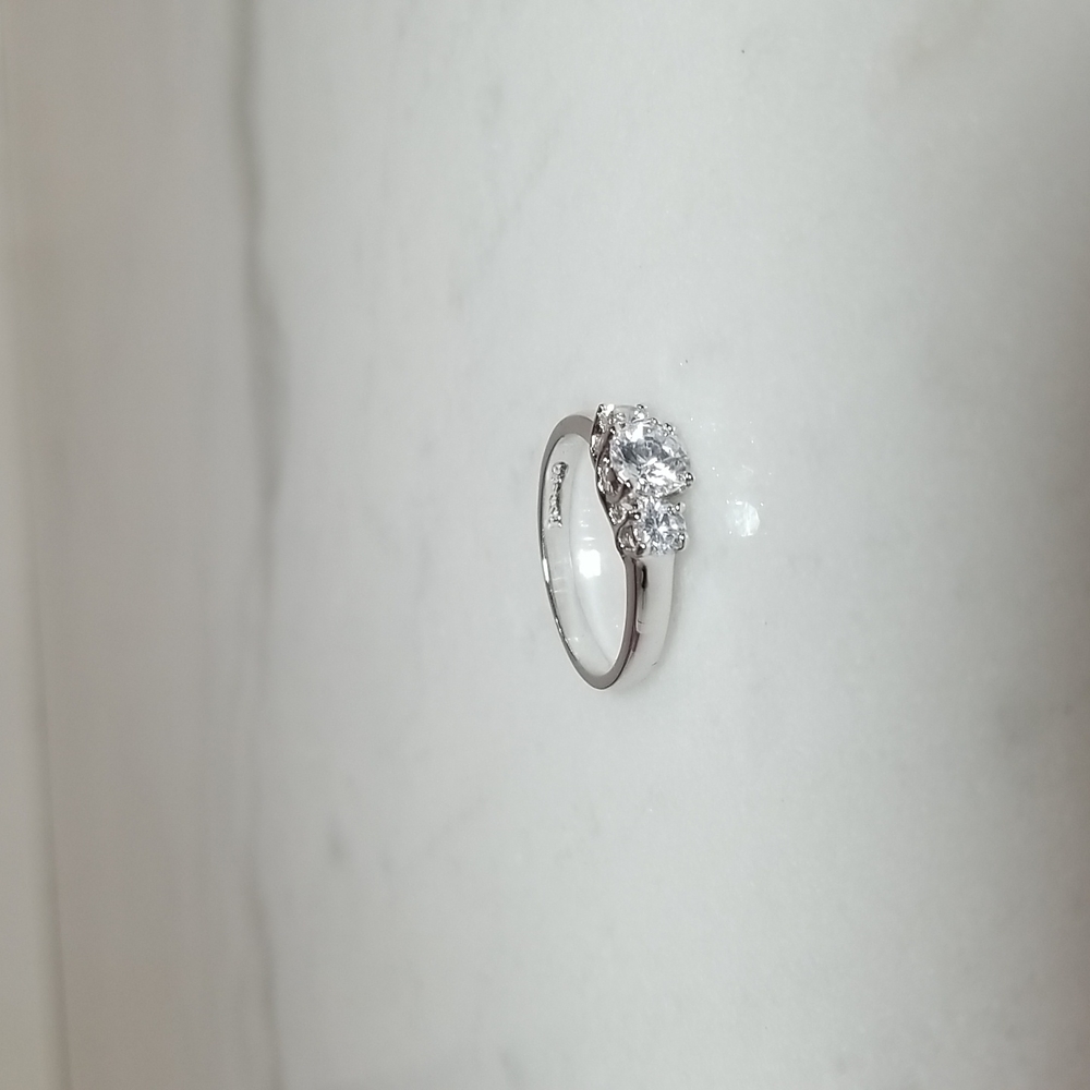 Three Stone Ring - image 3